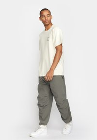 REVOLUTION Camiseta estampada - offwhite