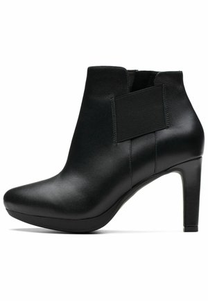 Clarks, High Heel Stiefelette - black leather