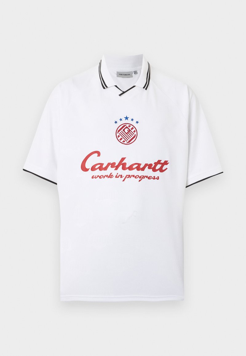 Weißes kurzärmliges Poloshirt mit schwarzem Besatz am Kragen und an den Ärmeln, rotem Schriftzug "Carhartt work in progress" und einem runden Logo mit blauen Sternen darüber.