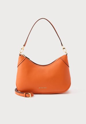 Narančasta kožna torba Michael Kors s kratkim remenom za rame i dodatnim tankim odvojivim remenom, hardverom u zlatnoj boji i zatvaračem.
