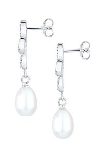 Sølvøreringe har ovale hvide perler, der hænger fra et cirkulært, tekstureret design med små klare detaljer.