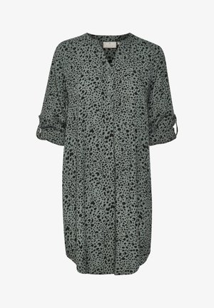 Sukienka bluzkowa z guzikami w kolorze zielonym, z czarnym wzorem w zwierzęcy print, dekoltem w kształcie litery V oraz podwiniętymi rękawami. Wykonana z lekkiego materiału.