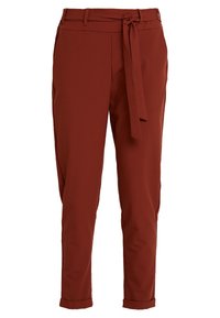 Roestkleurige broek met een aansluitend design, voorzien van een strikceintuur op de taille, opgerolde manchetten en een gladde, rekbare stofstructuur.