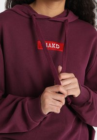 NA-KD Mikina s kapucí - bordeaux