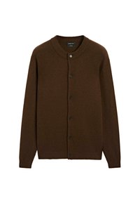 Brauner Wolle-Button-Up-Cardigan mit geripptem Kragen, Bündchen und Saum, versehen mit sechs schwarzen Knöpfen auf der Vorderseite.