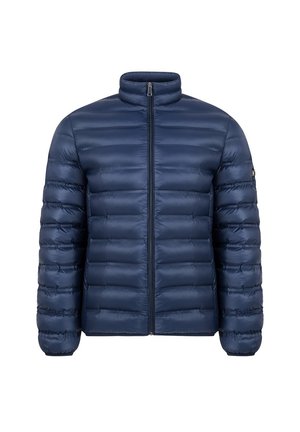 Granatowa pikowana kurtka z zamkiem z przodu, wysokim kołnierzem i elastycznymi mankietami. Projekt obejmuje poziome przeszycia dla izolacji.