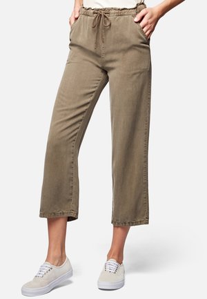 Olive green cropped pants in soft cotton blend, featuring an elastic waistband with drawstring, side pockets, and a relaxed fit.