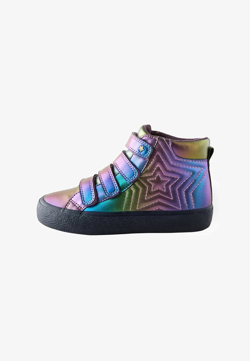 Sneaker alta olografica per bambini con suola nera, tre strap con velcro e cuciture a forma di stella sul lato.