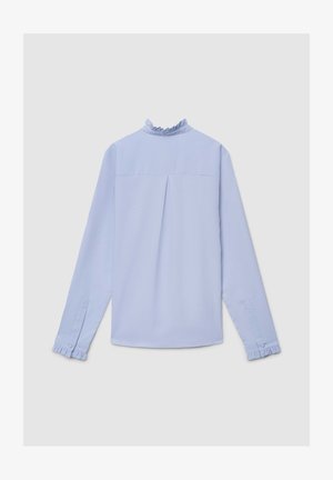 Chemise bleu clair à manches longues avec un col à volants, des poignets boutonnés, un pli au dos et une texture lisse. Design simple et lignes épurées.