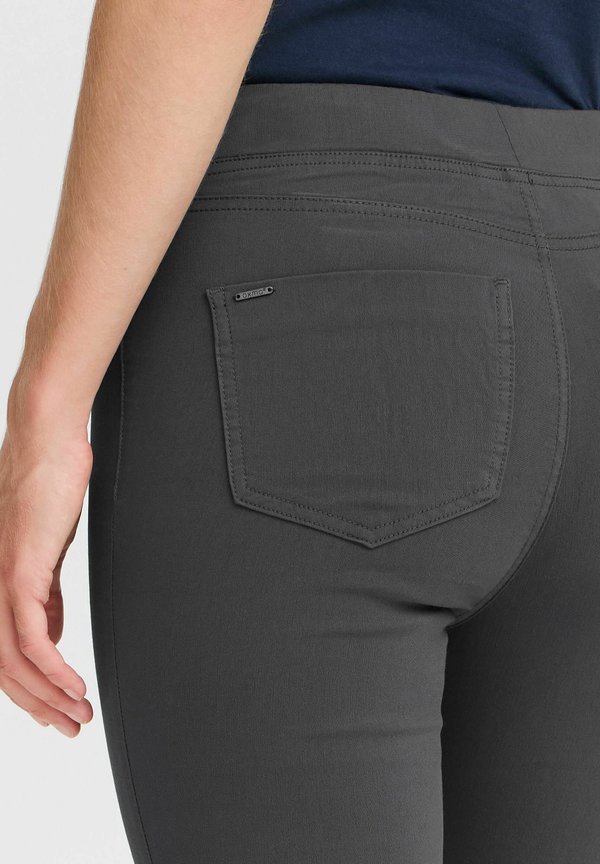 OXKEILY SLIM FIT - Jeggings - ebony4