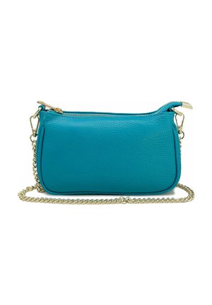 Borsa a tracolla in pelle verde acqua con finitura texturizzata, chiusura con zip e tracolla in catena dorata. Forma rettangolare compatta.