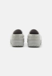 adidas Originals PRIDE ADIFOM STAN MULE - Natikači s peto - silver-coloured