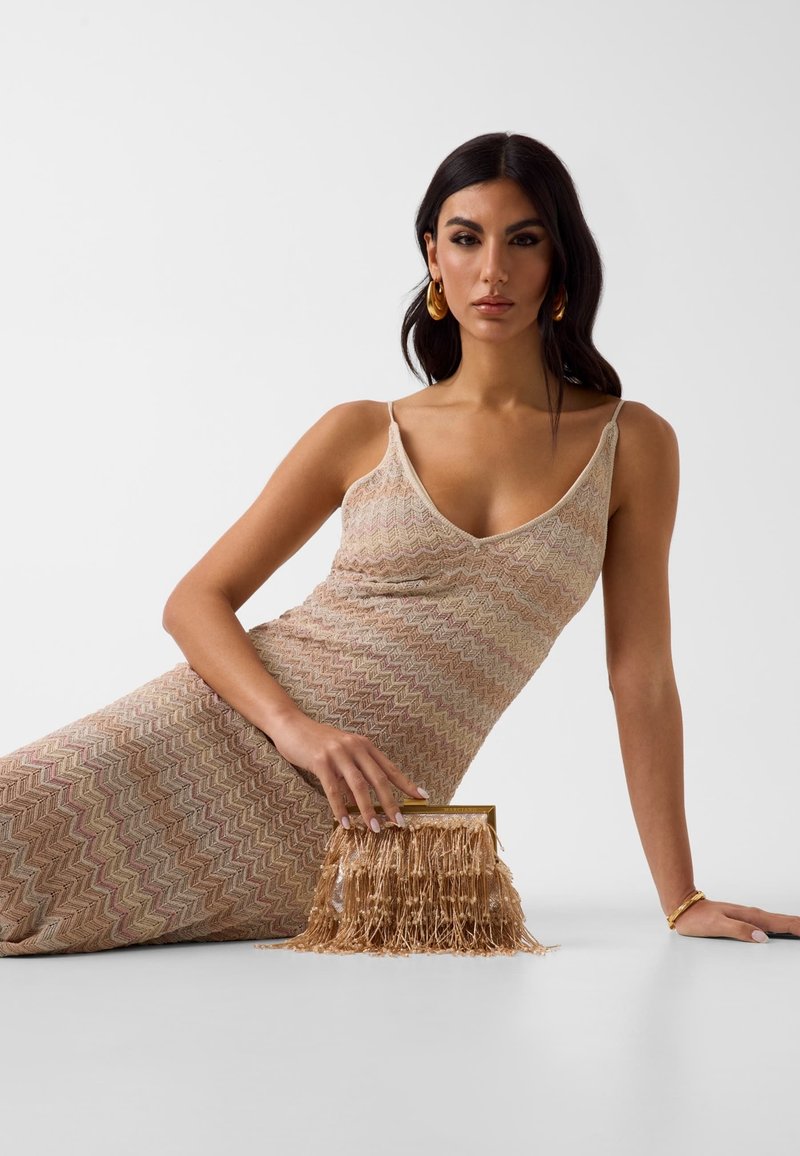 kylie jenner's gold dress Kylie Jenner Gold Sequined Mermaid The 2015 ESPYS Dress main image 0