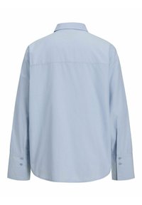 Lichtblauw langemouwen shirt met een rugpand, opgevouwen kraag en knoopmanchetten. Gemaakt van een soepele stof met een regular fit design.