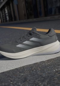 adidas Performance SUPERNOVA RISE - Zapatillas running asfalto - core black/core white/carbon