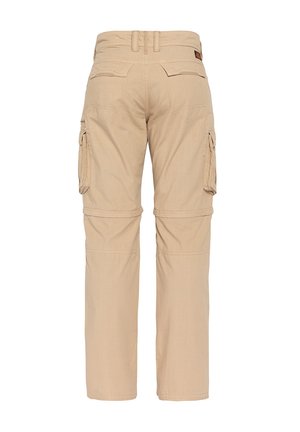 Beige cargobukser med flere lommer, inklusive baglommer med klapper og sidelommer, lige bukseben og synlige syningsdetaljer.