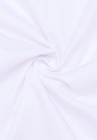 Witte textuurstof met een gladde afwerking, met subtiele diagonale lijnen, gerangschikt in een cirkelpatroon. Zacht en lichtgewicht materiaal.