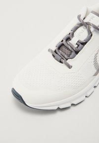 Thumbnail Image 6