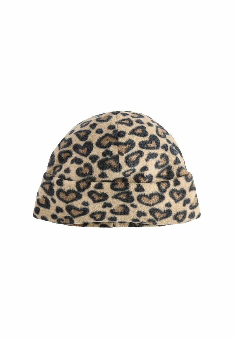 Tämä on leopardo-kuvioinen fleece-hattu, jossa on pyöristetty kruunu ja taitettu käsivarsi. Hattu on beige, jossa on mustia ja ruskeita sydämen muotoisia kuvioita.