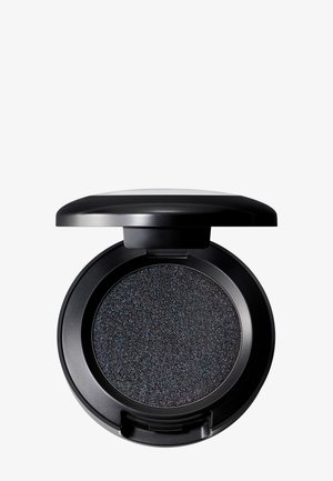 Fard à paupières compact noir avec une palette ronde, contenant des particules noires pailletées. Le couvercle est arrondi et brillant, doté d'une charnière sécurisée.