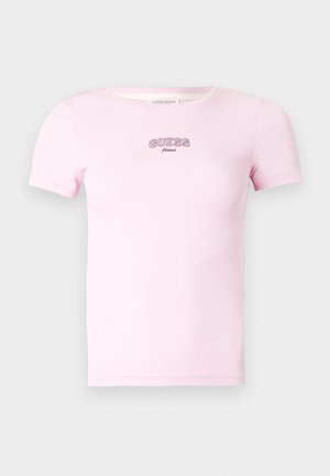Hellrosa geripptes T-Shirt mit kurzen Ärmeln und rundem Ausschnitt. Auf der Vorderseite ist das eingestickte "GUESS Jeans" Logo zu sehen.
