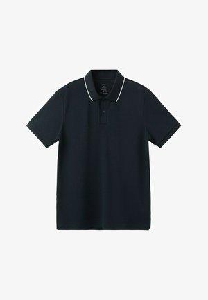 Schwarzes Polohemd mit kurzen Ärmeln, Zwei-Knopf-Knopfleiste und weißen Paspelierungen am Kragen, auf weißem Hintergrund präsentiert.