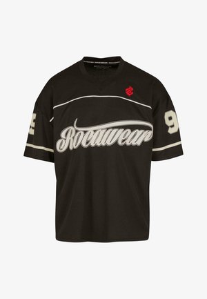 Must mustreda mustri särk lühikeste varrukatega, millel on suur "Rocawear" logo hõbedases värvitoonis ja punane aksent kraes, ning numbriga 99 varrukal.