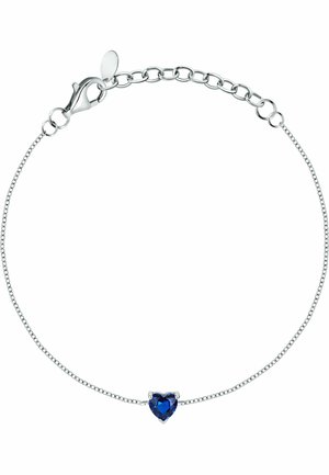Silberne Kettenarmband mit einem herzförmigen blauen Edelstein als Mittelpunkt, ausgestattet mit einem Karabinerverschluss und feinen Kettengliedern.