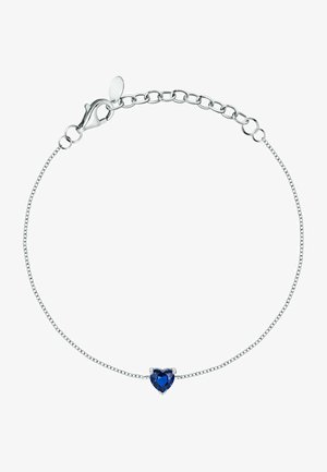 Sølv kædearmbånd med et hjerteformet, blå ædelsten som midtpunkt, udstyret med en kæbe-lukning og fine kædelinker.