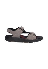 Sandalias sintéticas grises con suela negra, correas ajustables y plantilla texturizada con un patrón rojo y negro. Diseño clásico de punta abierta.