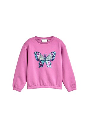 Hanorac roz cu maneci lungi și guler serpuind. Prezentând un design cu fluture multicolor din paiete în centru.