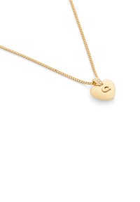 Guld hjertevedhæng med en glat overflade, der har en lille nøglehul-detalje og en delikat kæde.