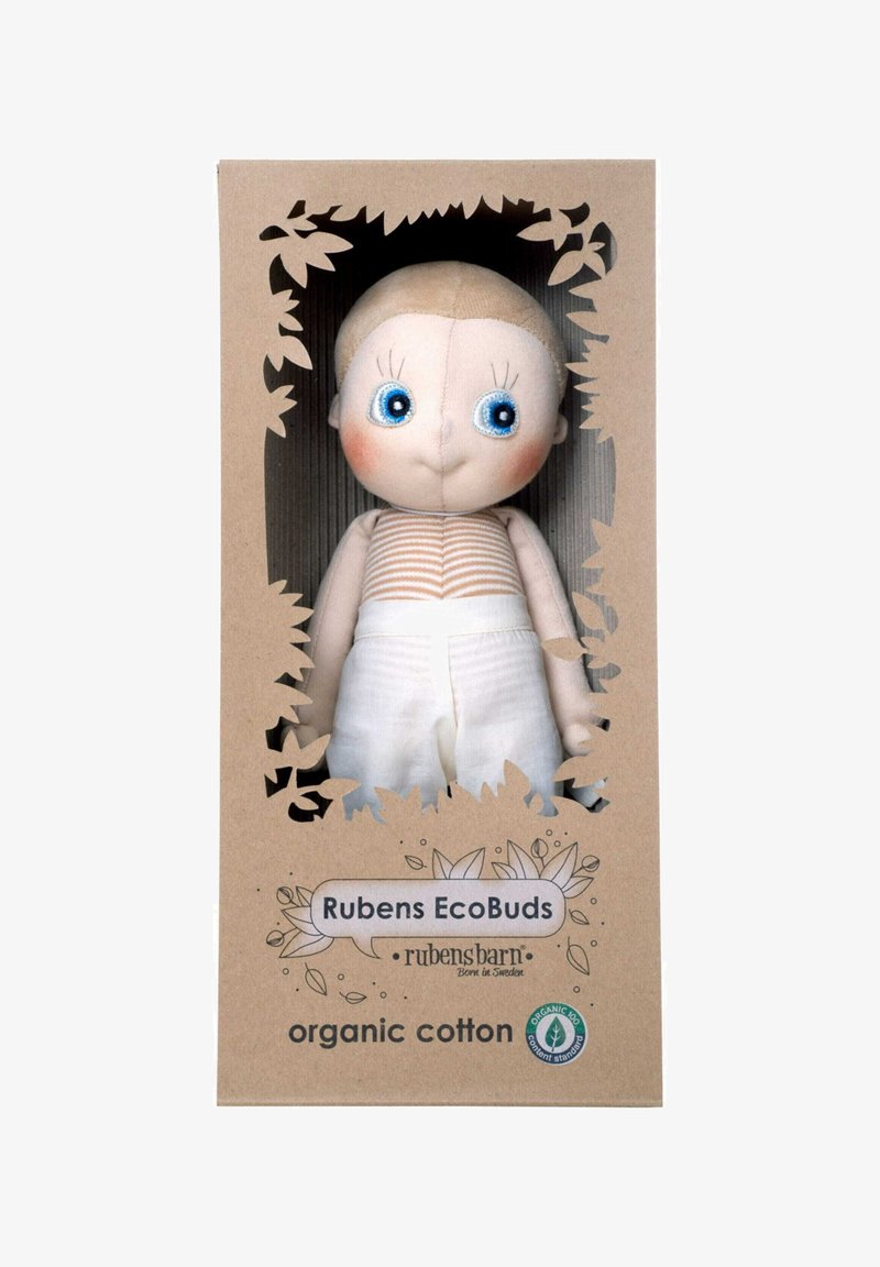 Lalka wykonana z organicznej bawełny; ma niebieskie oczy, jasne blond włosy oraz w paski bluzkę z białymi spodniami; zapakowana w tekturowe pudełko z wzorem liści.