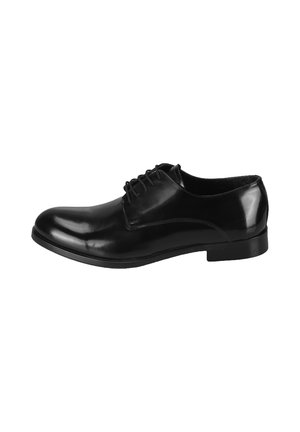Schwarze, polierte Leder-Herrenschuhe mit geschlossener Schnürung und niedrigem Absatz, von der Außenseite vor weißem Hintergrund gezeigt.