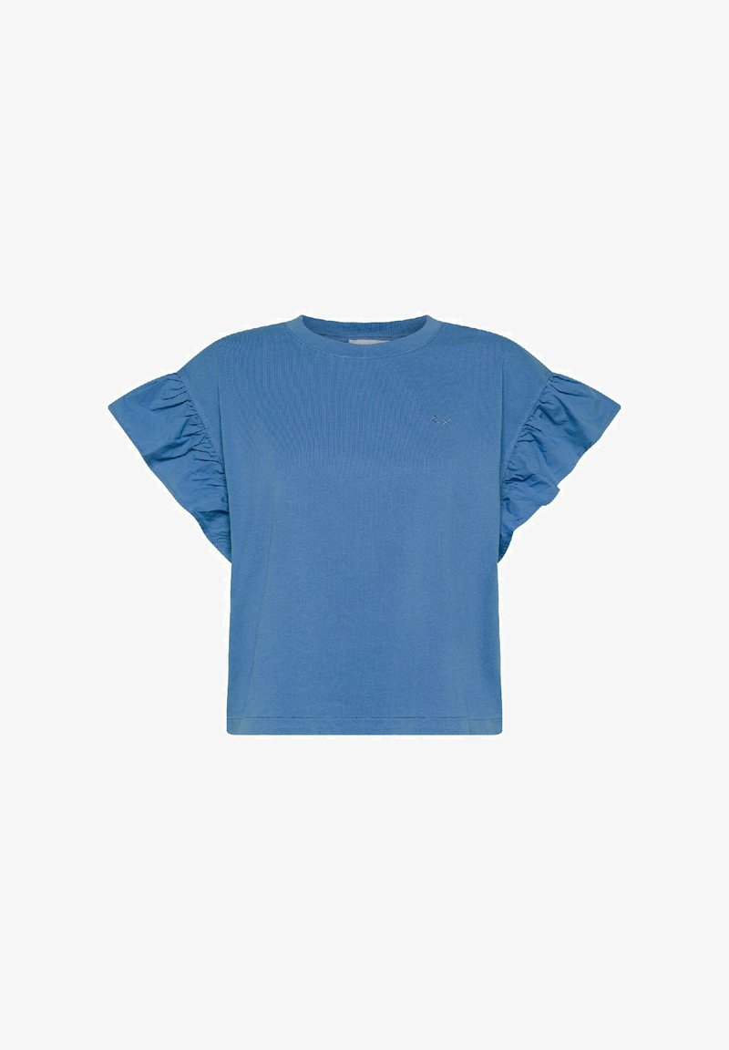 T-shirt in cotone blu con maniche corte a balze. Presenta un collo rotondo e un delicato ricamo sul petto. Tessuto morbido.