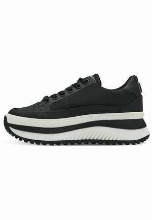Zapatilla negra con suela blanca gruesa, material superior liso, puntera redonda y cierre de cordones, con una suela texturizada para mayor agarre.