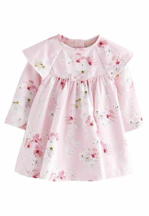 Różowa sukienka niemowlęca z długim rękawem, z kwiatowym nadrukiem, falbankowanym kołnierzykiem i małą kokardką w talii.