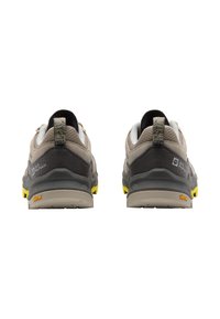 Graue und braune Wanderschuhe mit gelben Akzenten, die eine strukturierte Oberfläche, eine verstärkte Ferse und eine langlebige Außensohle aufweisen.