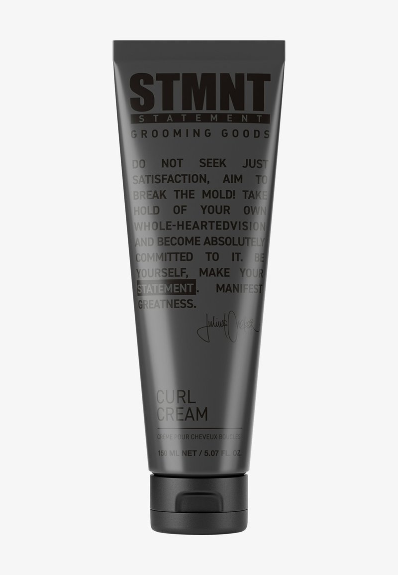 Tube en plastique noir pour crème coiffante, avec un texte blanc en gras. Bouchon à la base, capacité de 150 ml, design minimaliste avec une finition mate.