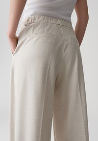 OPUS PANTS MID RISE LONG WIDE FIT - Pantaloni - natural glaze
