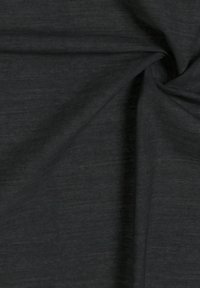 Mörkgrått tyg med en jämn textur och subtila tonvariationer. Materialet verkar vara lätt och faller mjukt.