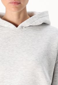 Gina Tricot Petite BASIC ORIGINAL HOODIE - Športni pulover - grey melange