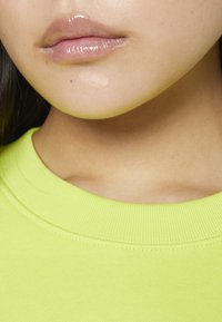 adidas Originals ADICOLOR ESSENTIALS CREW - Sportinis megztinis - semi solar yellow