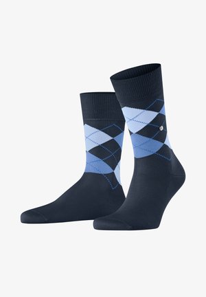 Navyblaue Socken mit einem Diamantmuster in Hellblau und Schwarz. Rippbund, glatte Textur und hellblaue Akzentnähte.