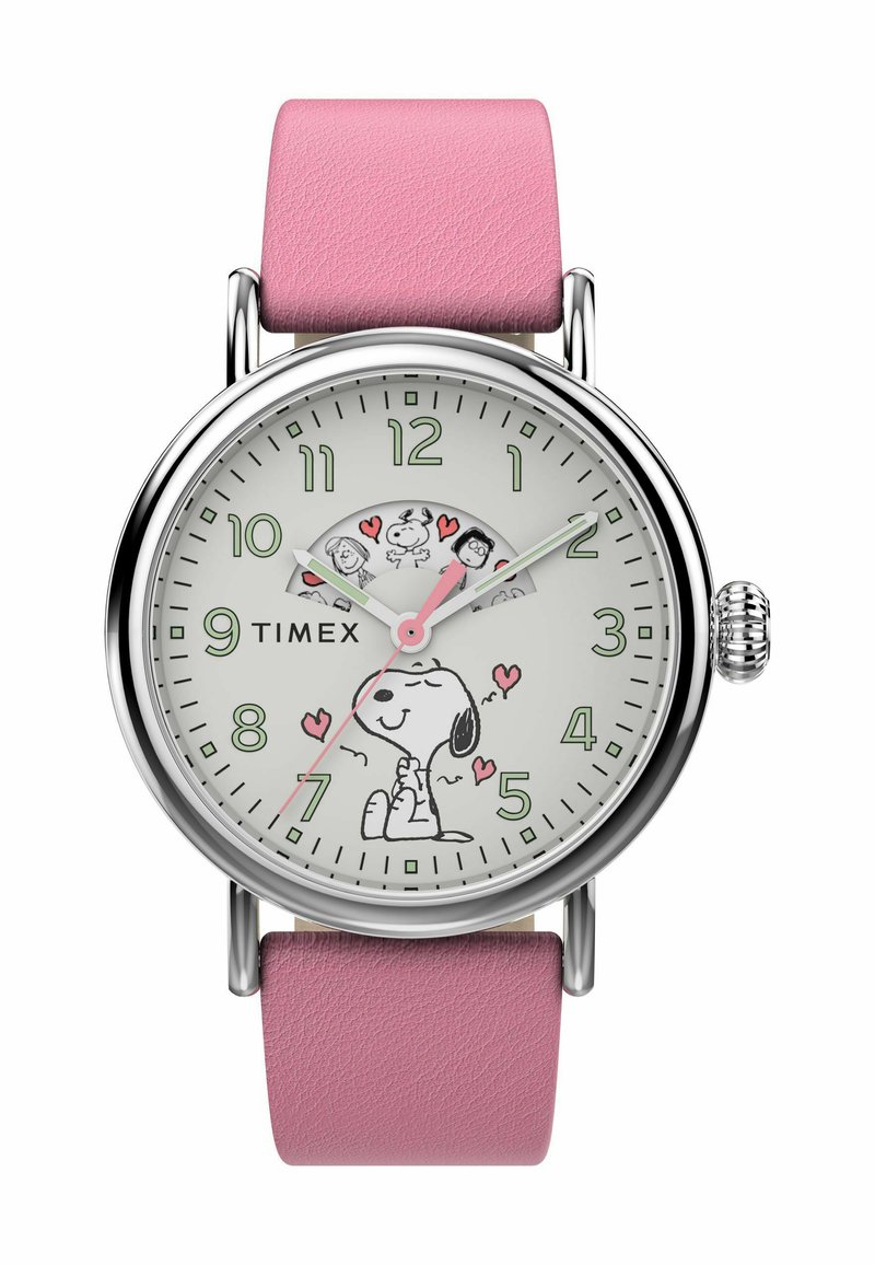 Ceas Timex cu o curea din piele roz, carcasă din oțel inoxidabil argintiu, cadran alb, cifre verzi și grafica personajelor Snoopy și prietenii săi.