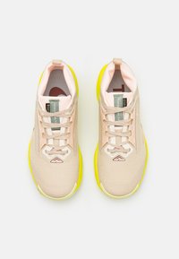 Nike Performance PEGASUS TRAIL 5 GORE-TEX - Chaussures de running - sanddrift/dark pony/cyber/life lime/crimson tint