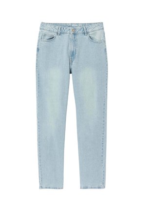 Jean en denim bleu clair avec poches avant, passants pour ceinture et fermeture par bouton, présenté à plat sur un fond blanc.