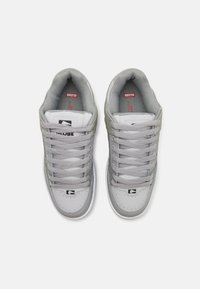 Globe TILT - Skeittikengät - triple grey