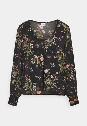 Blusa negra con estampado floral en rosa y verde. Presenta un escote en V, mangas largas y añade un detalle fruncido en la parte delantera. Tejido ligero.