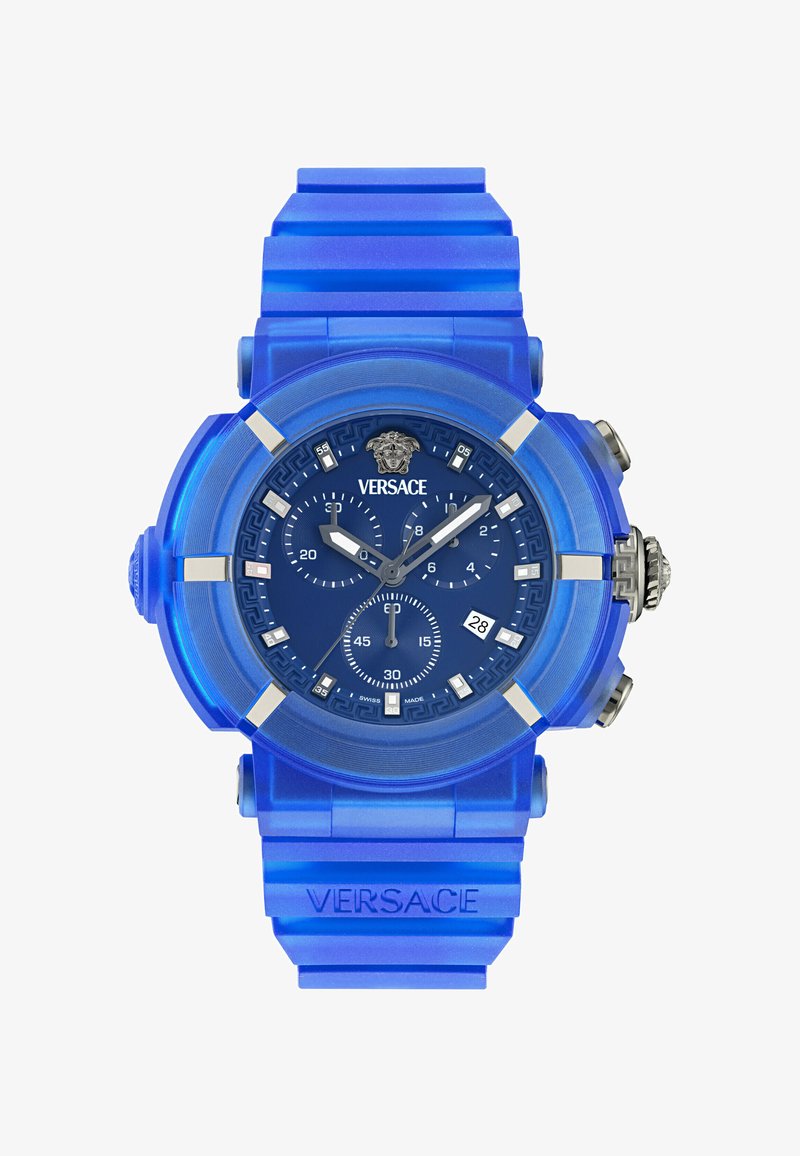 Zils silikona pulkstenis ar apaļu korpusu, iegravētu logotipu, hronogrāfa apakšdēļiem un sudraba akcentiem. Tam ir teksturēta siksna un datuma rādītājs.